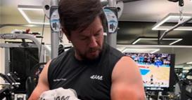 Марк Волберг ја откри тајната на својот изглед: Ледена бања и тренинг во 4 часот наутро (ВИДЕО)