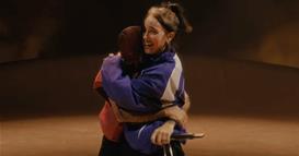 Џастин Бибер ја изведе Били Ајлиш на сцената за незаборавен момент (ВИДЕО)