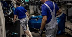 Германскиот гигант го забавува производството: Ќе се намалат 50.000 работни места до 2030