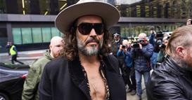 Расел Бренд збунет пред камера кога го прашале за неговата вера (ВИДЕО)