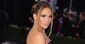 Фото: Џенифер Лопез ги покажа стомачните мускули: „Стани и фати се за работа“