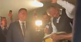 Халанд направи шоу на свадба во Италија: Ги зема тапаните, па ги натера гостите да веслаат како Викинзи (ВИДЕО)