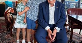 Ерик Трамп објави фотографија од својот татко, луѓето мислат дека е вештачка интелигенција