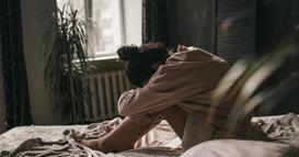 Како да ја спречите анксиозноста пред спиење и да заспиете мирно