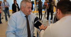 Министерот Клековски го посети пунктот за бесплатни прегледи на ИЈЗ по повод Светскиот ден на срцето