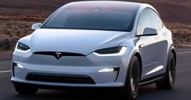 „Tesla“ наводно сама забрзала на црвено светло: Семејството ја тужи компанијата