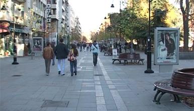 Младите во Македонија остануваат во домовите на родителите до 30,7 години, а во ЕУ до 26,3