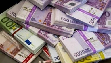 Еврото падна на најниско ниво во однос на доларот во последните 17 месец