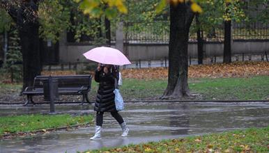 УХМР: Од утре до сабота претежно облачно со врнежи од дожд