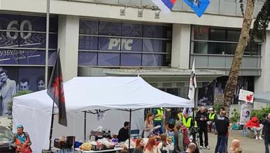 Осми ден од блокадата на објектот на РТС