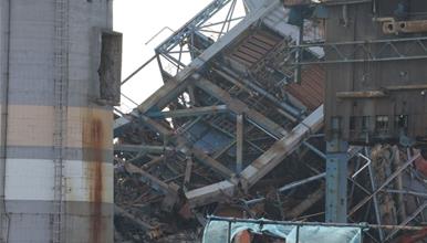 Извлечено е трето тело од урнатините на термоцентрала во Јужна Кореја- уште четворица работници се заробени (ВИДЕО)