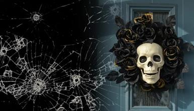 Изрешетана вила на грчки милионер, додека бил внатре со жената и децата- на вратата му закачиле црн венец 