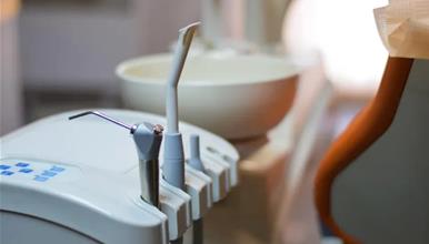 Четиригодишно девејче од Германија почина на стоматолог, му се заканува доживотна казна 