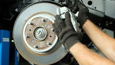 Вашиот автомобил стоел подолго време? Еве зошто првото возење може да биде ризично