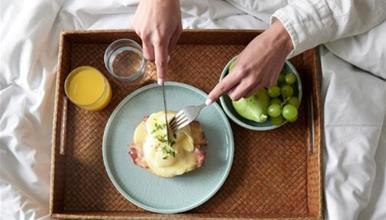  Колку брзо по будењето треба да појадувате?