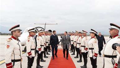 Министерот Андоновски го пречека претседателот на Црна Гора, Јаков Милатовиќ, на аеродромот во Скопје