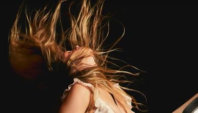 Сидни Свини ја престави новата колекција на „жешка“ долна облека (ФОТО)