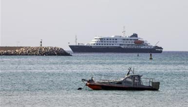 Шпанија му дозволи на крузерот погоден од случаи на Хантавирус  да се закотви на Канарските острови