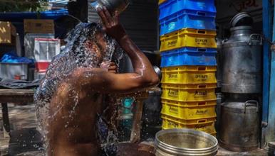 На улиците на Делхи измерени 64°C