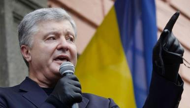 И Порошенко се откажа од орденот, што го добил од Полска- повика на смирување на тензиите 
