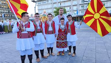 Инклузивен фолклорен настап во Италија