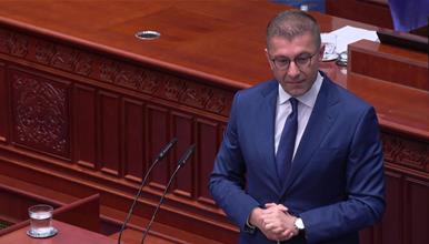 Мицкоски: Граѓаните се иселуваат кога ве гледаат во Дубаи како уживате на Харис Џиновиќ и на јахти, а не сте во затвор
