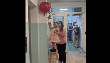 Малата Ана се избори со најтешката болест- победничкото ѕвонче повторно заѕвони (ВИДЕО)