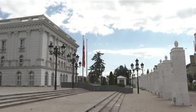 Владина реконструкција „на маса“: Мицкоски викендов на клучни средби за распределба на ресорите 