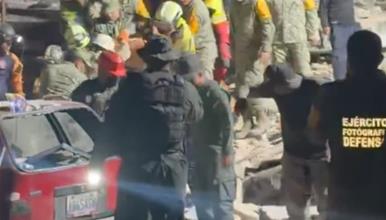 Единаесетгодишно момче е извлечено од урнатините во Венецуела, три дена по земјотресите (ВИДЕО)