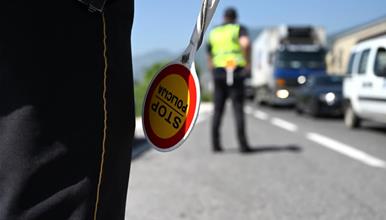 Возеле камиони во спротивна насока на патот Гостивар- Тетово, двајцата се уапсени 