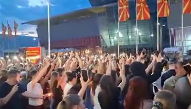 Ѕвездено небо и „Некогаш и негде“ пред платото на „Борис Трајковски“ – последен поздрав за Владо Јаневски
