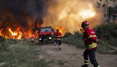 Повеќе од 1.200 пожарникари го локализираат пожарот во Португалија