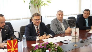 Заменик-министерот Ристески на работна средба со претставниците на поголемите стопански комори