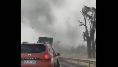 Видео: Силно невреме ја погоди Франција, загинаа две лица