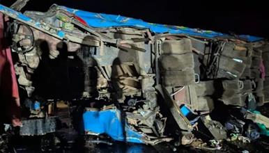 Во сообраќајка во Уганда загинаа над 20 деца- светот е во шок од состојбата на автобусот (ВИДЕО) 