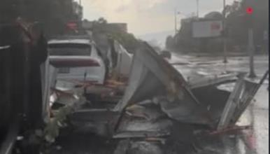 Силно невреме го зафати Скопје, пожар избувна во Карпош 4 