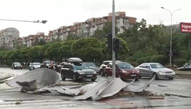 Петнаесет повредени лица се примени во скопските клиники по невремето што вчера го зафати Скопје