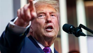 Трамп: Разгледувам голем напад, поголем од кога било порано- наскоро ќе донесам одлука 