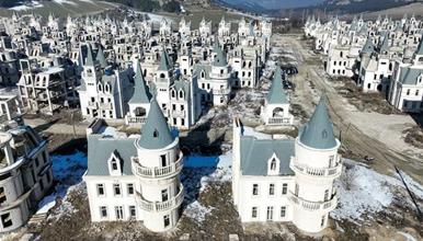Место од бајките стана град на духови- стотици замоци се празни во луксузна населба во Турција (ВИДЕО)