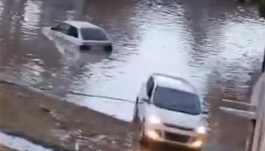 Вонредна состојба во руски град по силното невреме- загина едно лице (ВИДЕО)