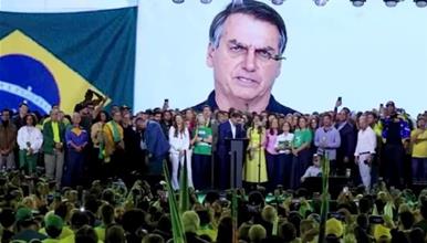 Болсонаро не смее јавно да се појавува, па настапи како аватар на митингот на син му (ВИДЕО)