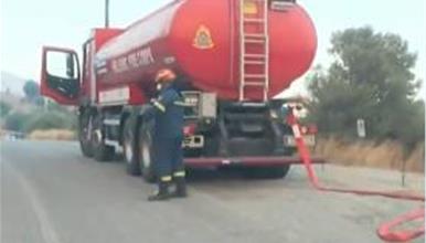 Тројца грчки пожарникари загинаа во пожари што се закануваат на делови од јужна Европа