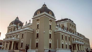 МНТ се отвора кон меѓународната публика, премиерата на „Три сестри“ со превод на англиски јазик,