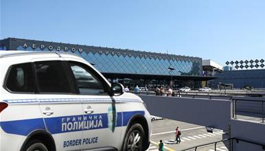 Драма на аеродромот во Белград: Турчин нападна полицаец и извикувал „Алаху акбар“! 