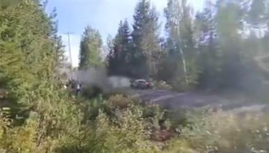 Видео: Инцидент на рели, светскиот шампион излета од патеката, со хеликоптер пренесен во болница