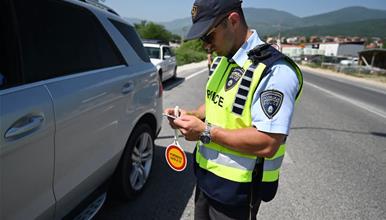 Полициските службеници изминатите два дена констатираа 1322 сообраќајни прекршоци
