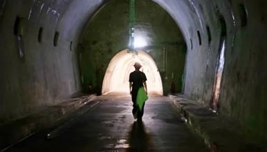 Длабоко под швајцарските Алпи се градат луксузни бункери за елитата- таму ќе се скријат во случај на опасност (ВИДЕО)