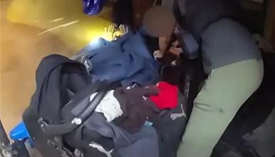 Драматична снимка од спасување киднапирани девојчиња во Атланта: Не мрдај или пукам! (ВИДЕО)