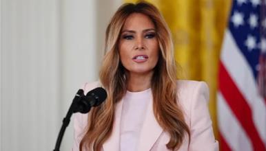 Меланија се појави во јавноста, прв пат по сторијата за Трамп и убавата блондинка: Слушнав дека ме баравте (ВИДЕО)