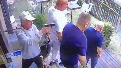 Видео18+: Брутално ликвидиран израелски криминалец среде бел ден 